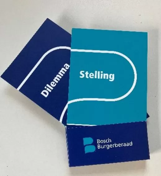 Gesprekskaarten met de tekst Dilemma en Stelling