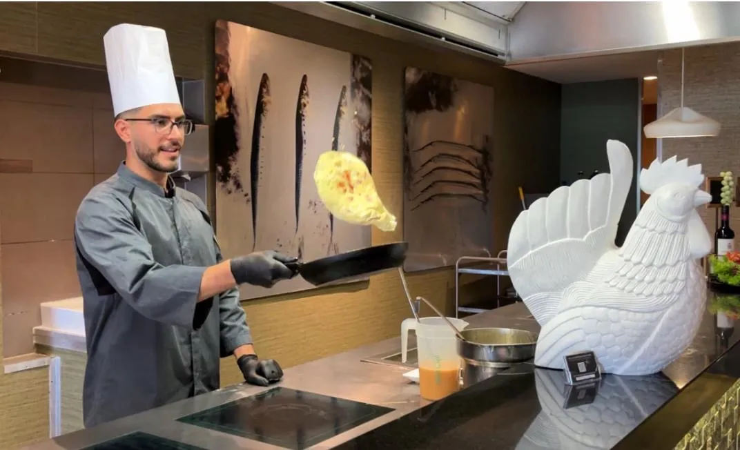 Azc-bewoner Bilal aan het werk als kok